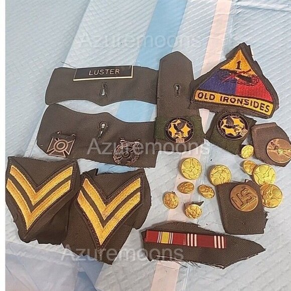 Lot of Military Used Patches Pins, Ribbons Tactical Cheverons - Picture 1 of 9